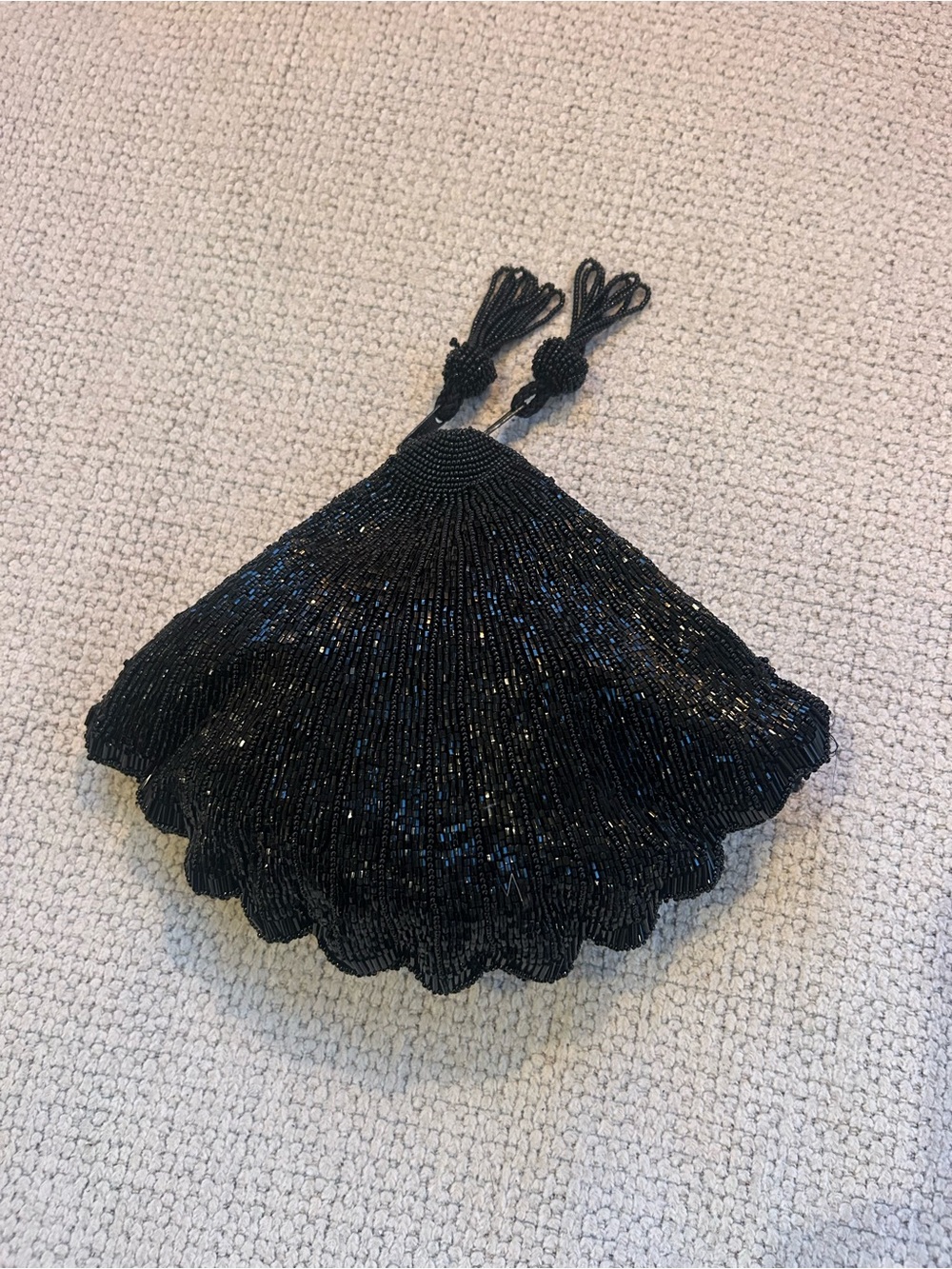 Beautiful Vintage Black Beaded Shell Wristlet Clutch with Double Tassels❤️